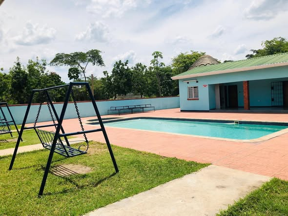 Zemics Park Lodge swimming pool and gardens
